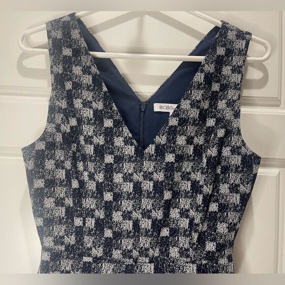 BCBGeneration size 0 blue patterned romper - Picture 3 of 5